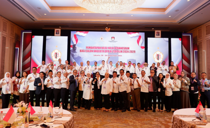 Memberikan Materi "Peningkatan Kapasitas SDM Unggul dan Berkarakter untuk Mewujudkan Indonesia Emas 2045" untuk Para Anggota DPR RI Periode 2024-2029  di Hotel Shangrila, Jakarta (26 September 2024)
