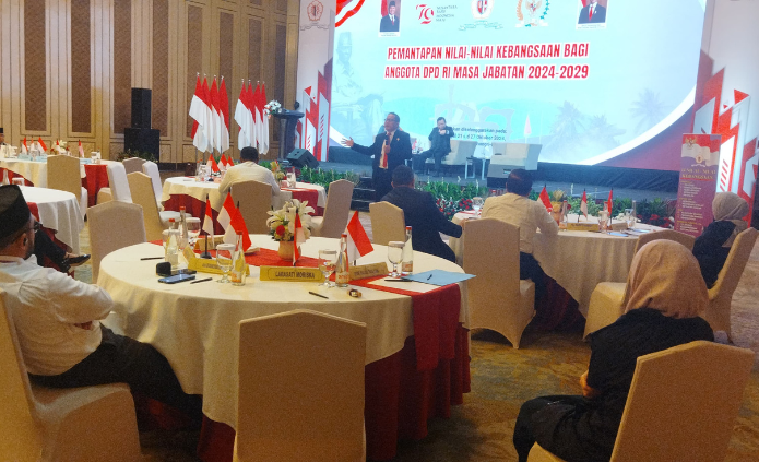 Memberikan Materi "Membentuk SDM Unggul dan Berkarakter untuk Mewujudkan Indonesia Emas 2045" untuk Para Anggota DPD RI Periode 2024-2029  di Hotel Shangrila, Jakarta (24 Oktober 2024)